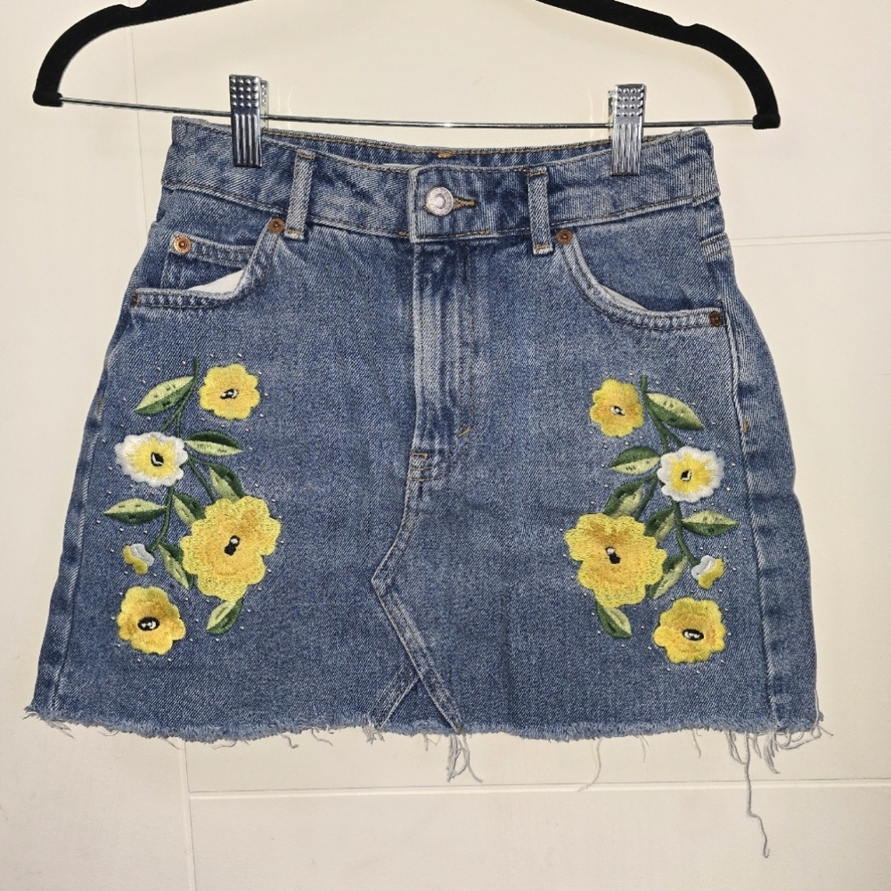 Topshop Floral Embroidered Denim Mini Skirt Sz 2